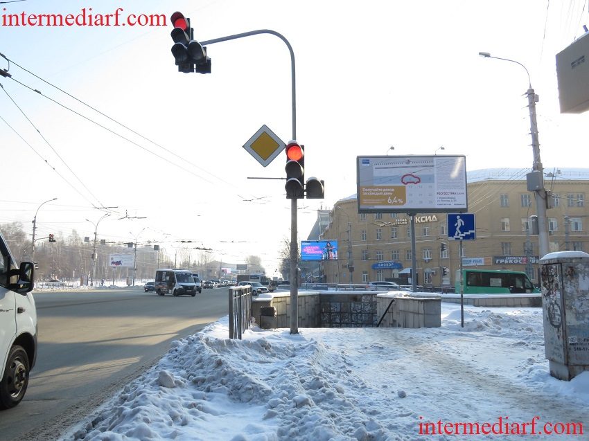 Стартовала рекламная кампания Росгосстрах банк на билбордах 3×6 в городе Новосибирск по адресу улица Кирова улица Восход дом 13 сторона А (1